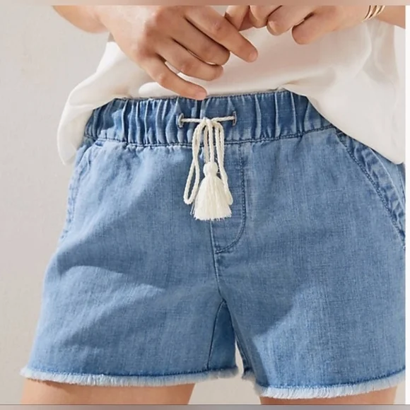 NWOT | Ann Taylor LOFT | Linen Pull-On Tassel Shorts | Medium | Light Chambray - Picture 4 of 13